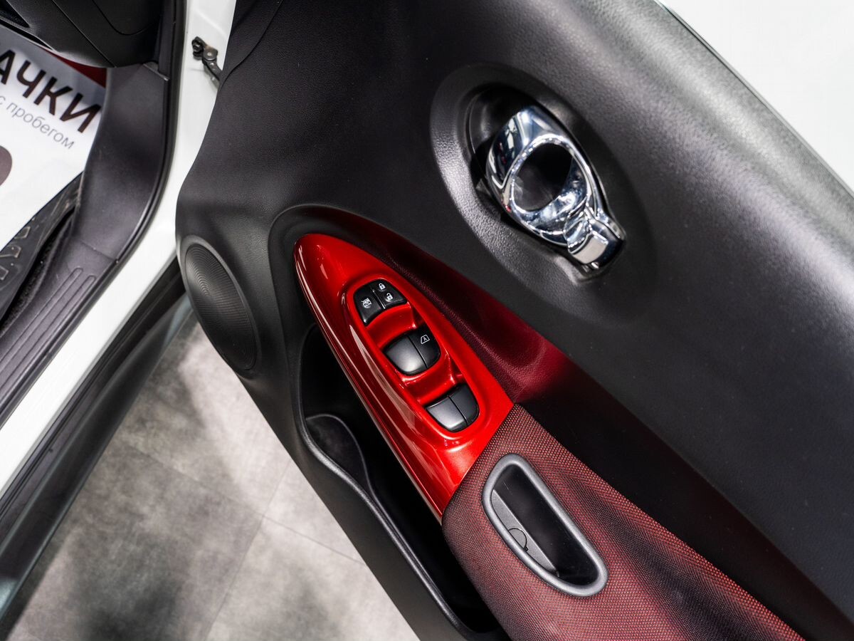 Nissan Juke 2011 - фото автомобиля