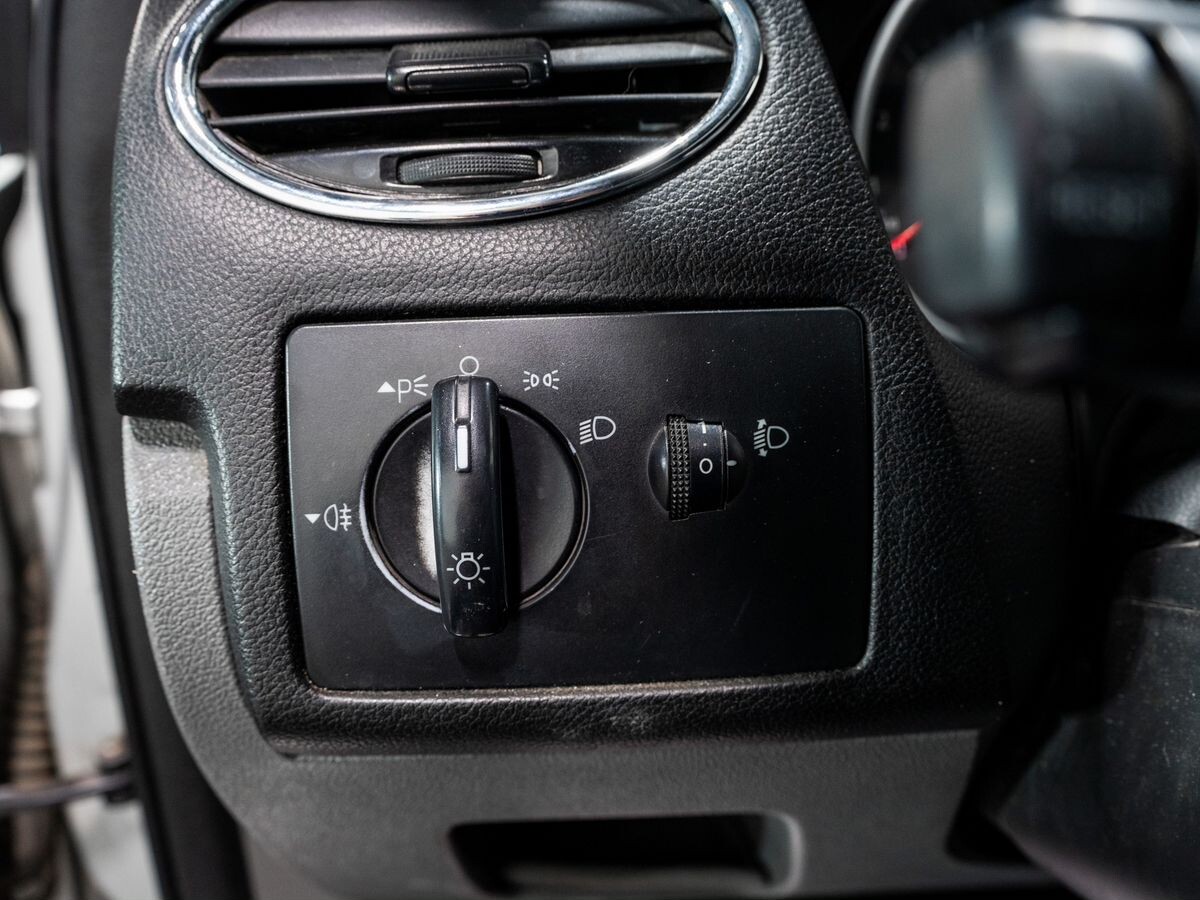 Ford Focus 2010 - фото автомобиля