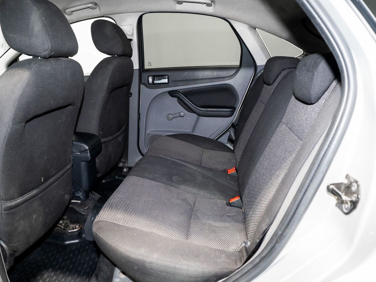 Ford Focus 2010 - фото автомобиля