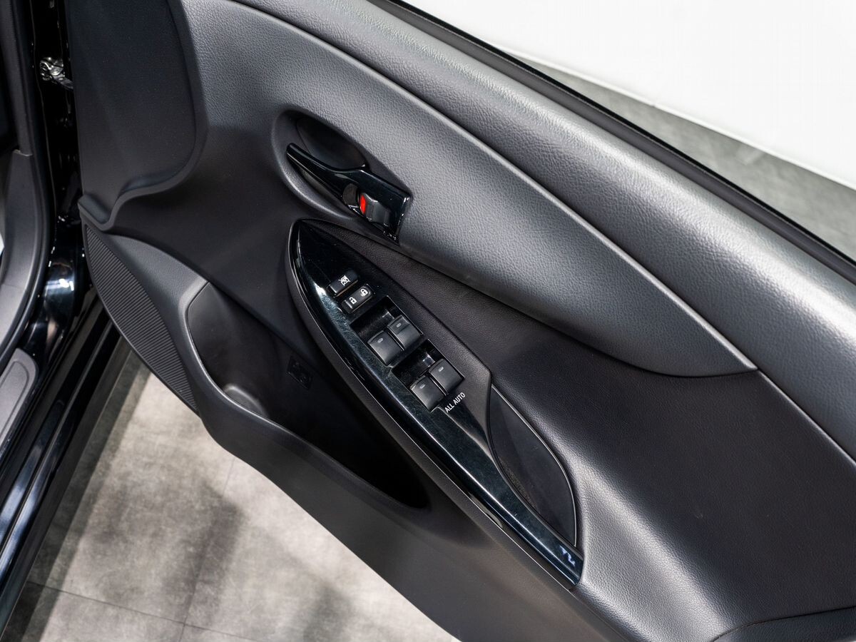 Toyota Corolla Fielder 2011 - фото автомобиля