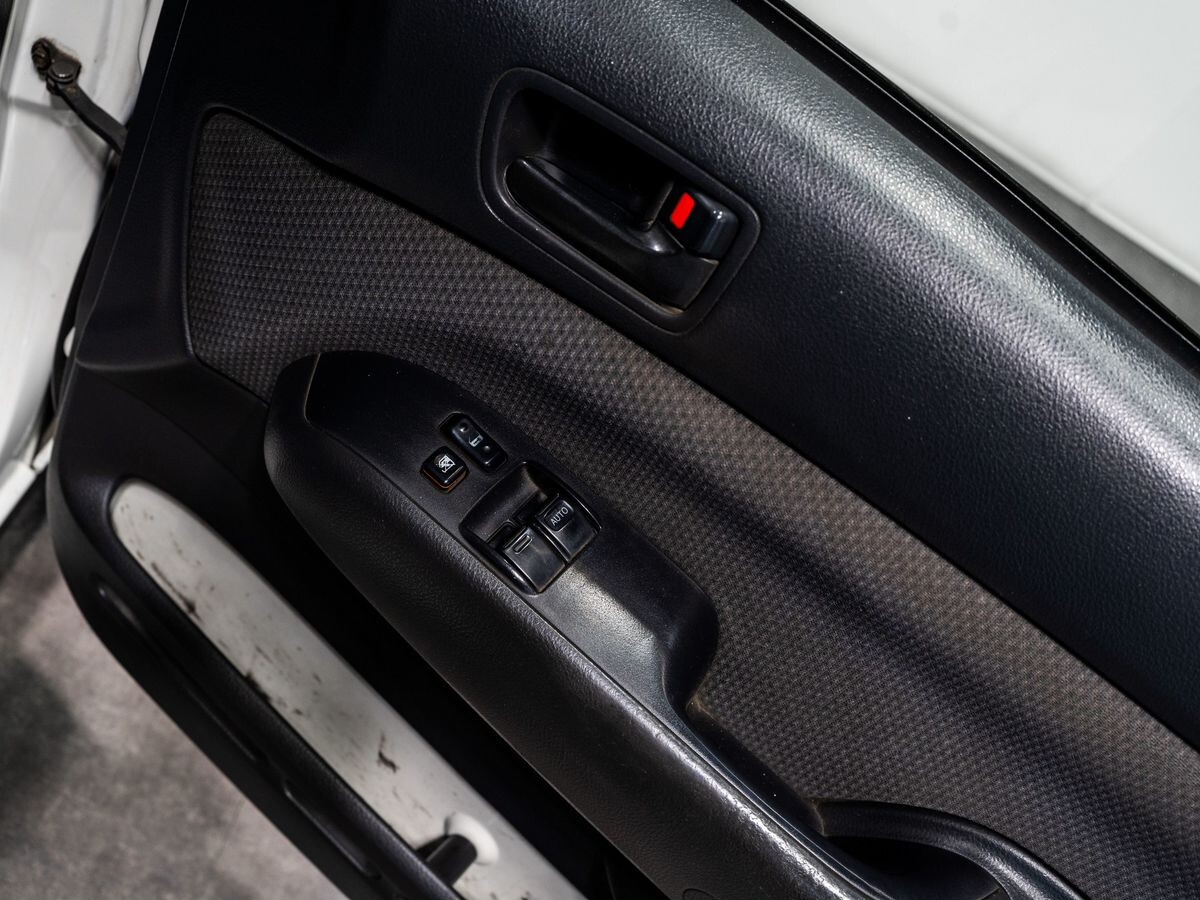 Toyota Succeed 2003 - фото автомобиля