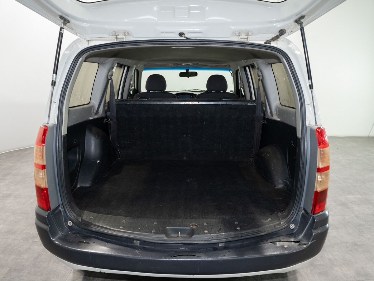 Toyota Succeed 2003 - фото автомобиля