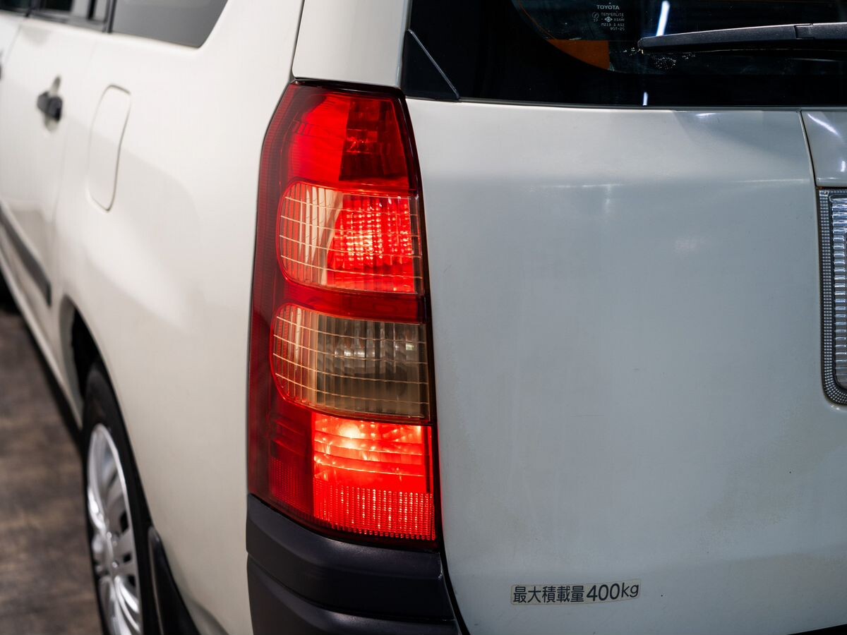 Toyota Succeed 2003 - фото автомобиля