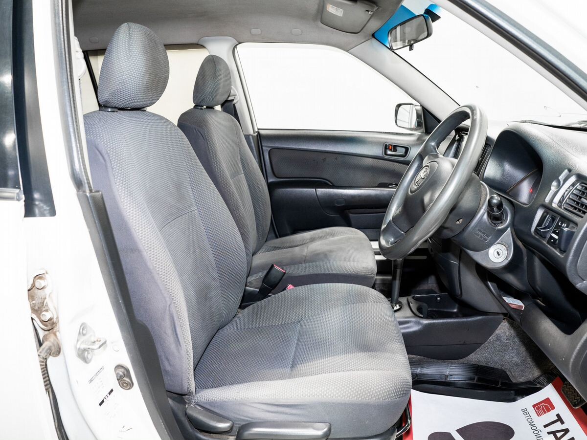 Toyota Succeed 2003 - фото автомобиля