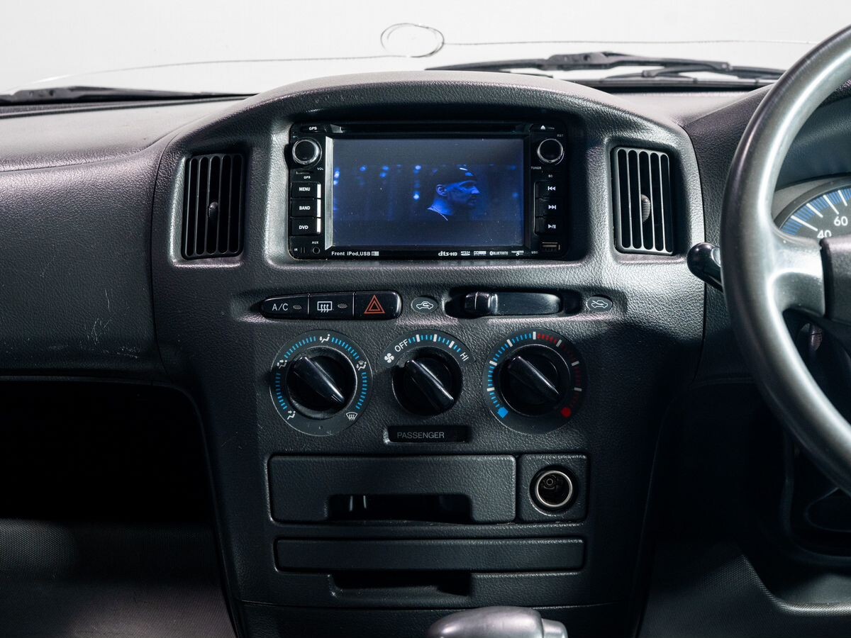 Toyota Succeed 2003 - фото автомобиля