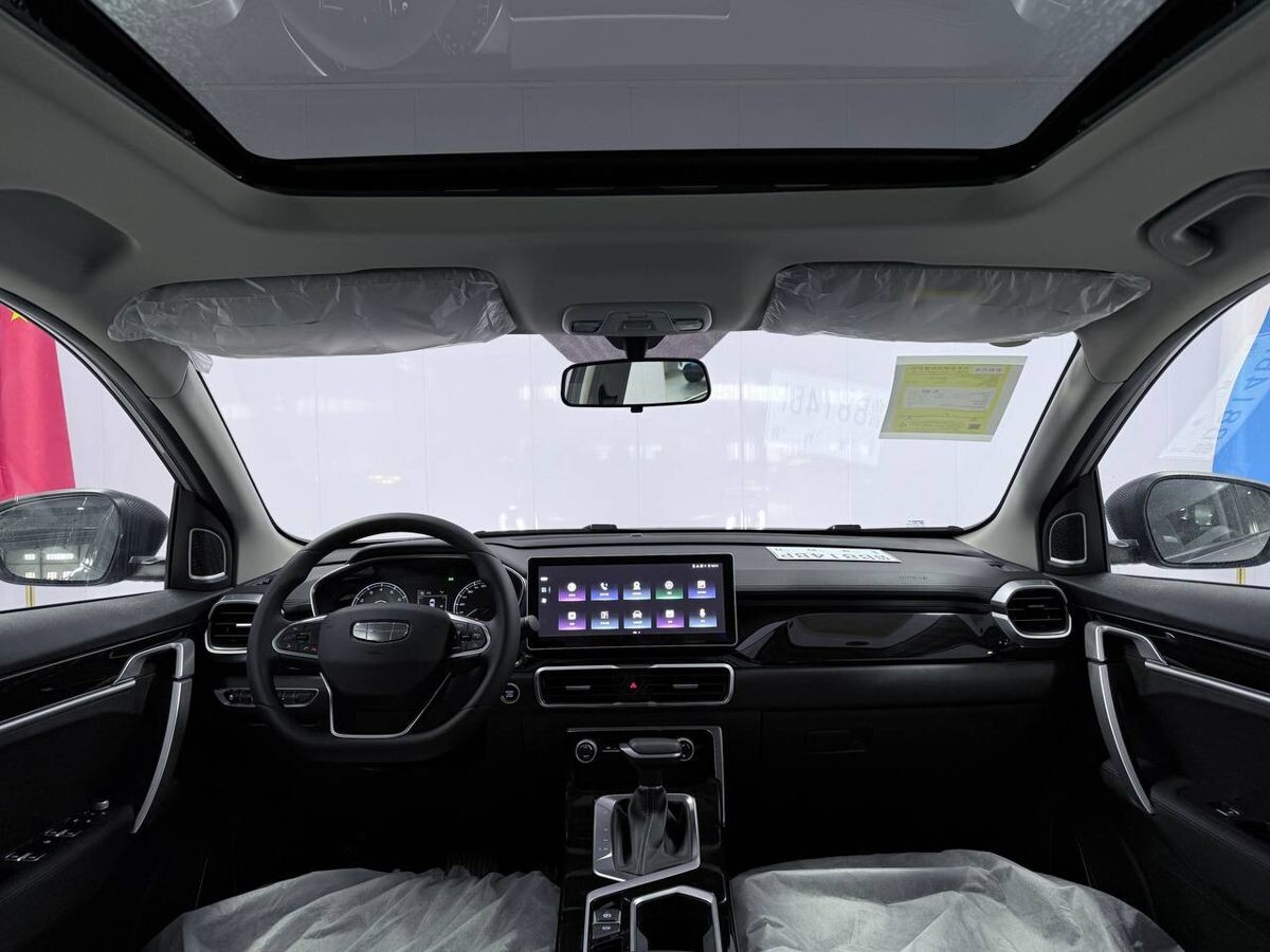 Geely Coolray 2025 - фото автомобиля