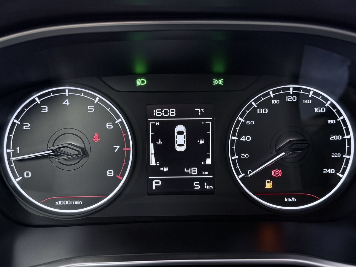 Geely Coolray 2025 - фото автомобиля