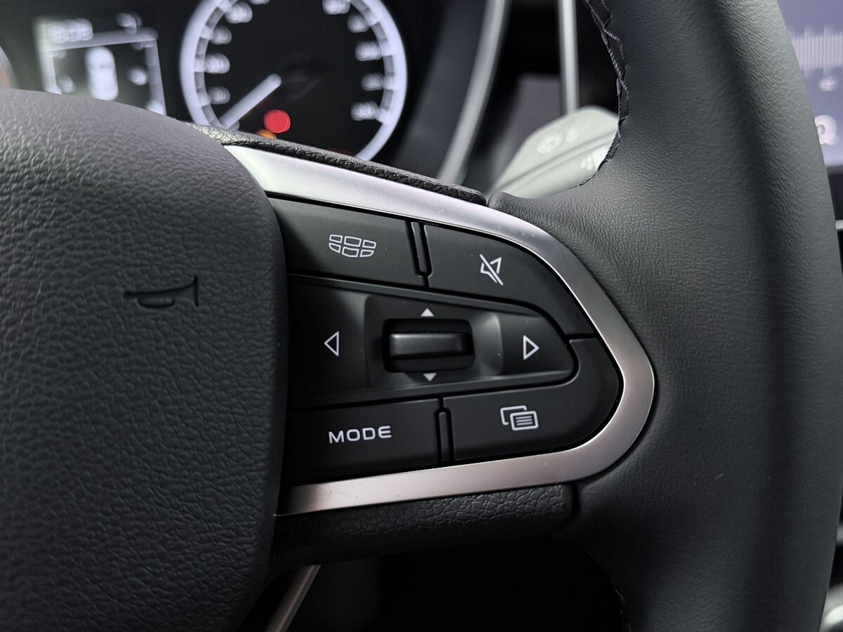 Geely Coolray 2025 - фото автомобиля