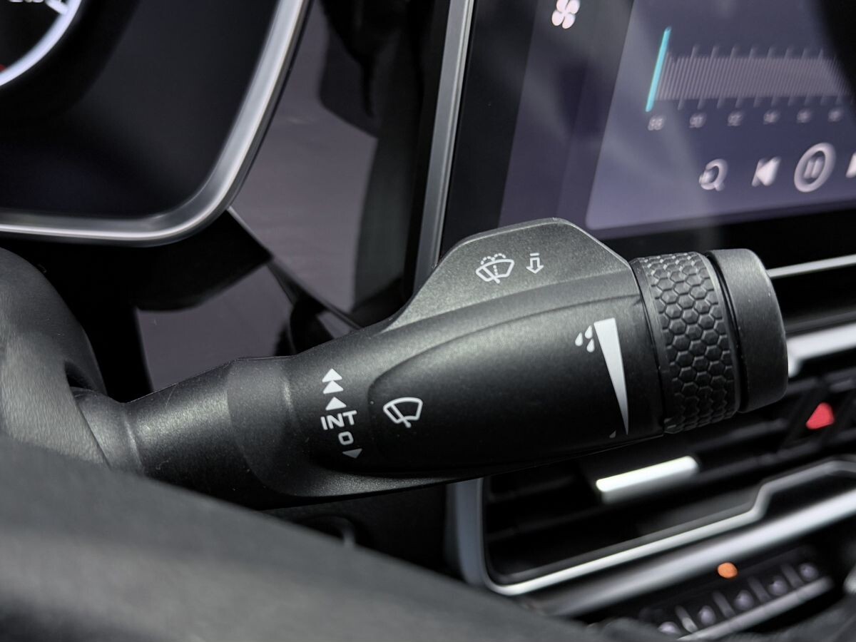 Geely Coolray 2025 - фото автомобиля