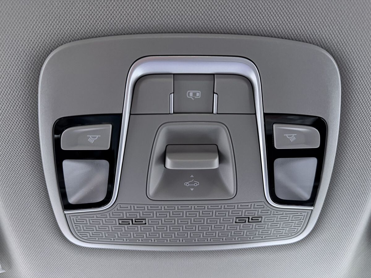 Geely Coolray 2025 - фото автомобиля