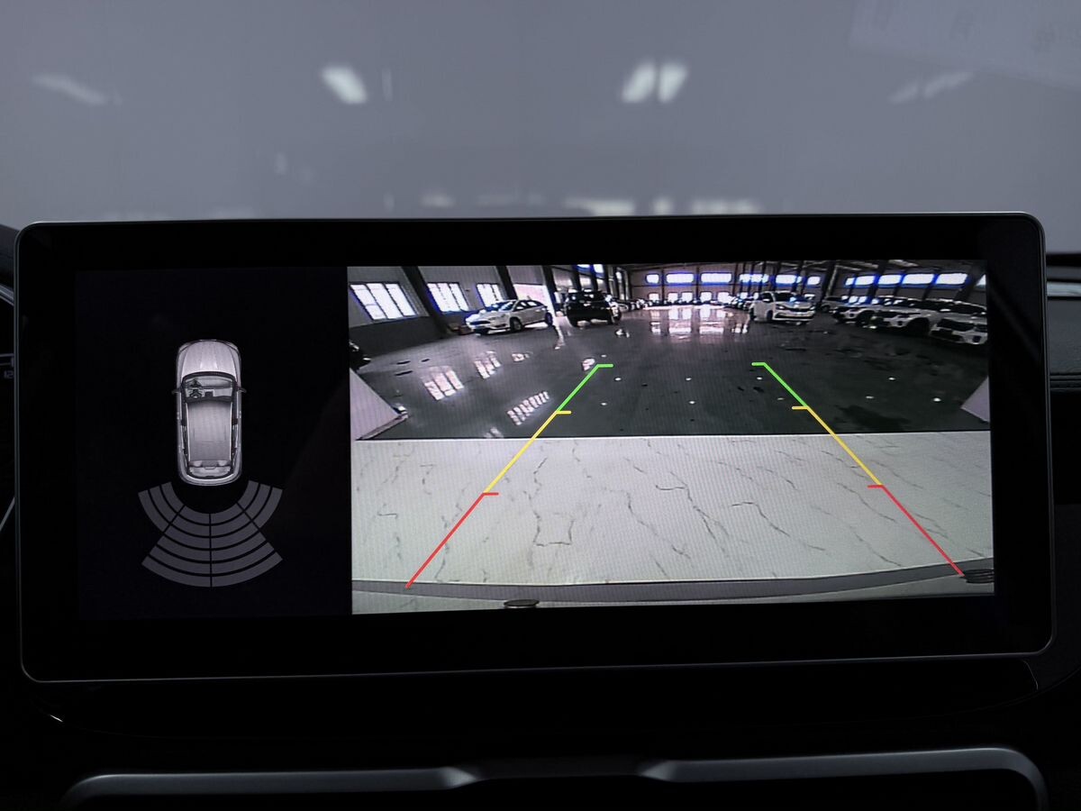 Geely Coolray 2025 - фото автомобиля