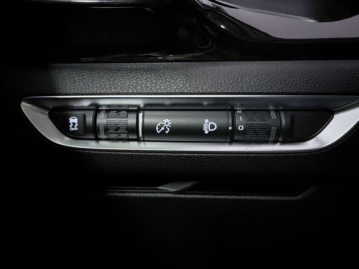 Geely Coolray 2025 - фото автомобиля