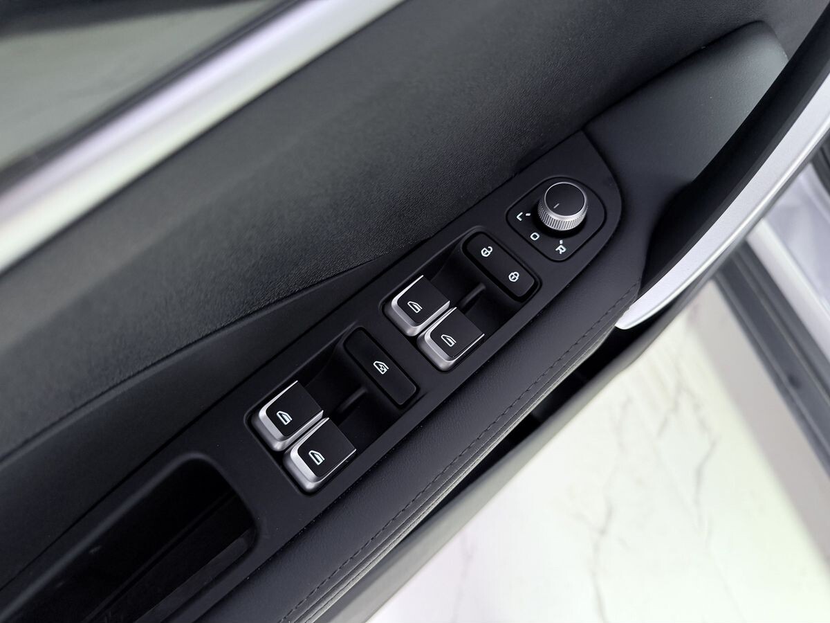 Geely Coolray 2025 - фото автомобиля