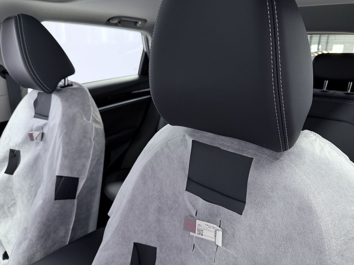 Geely Coolray 2025 - фото автомобиля