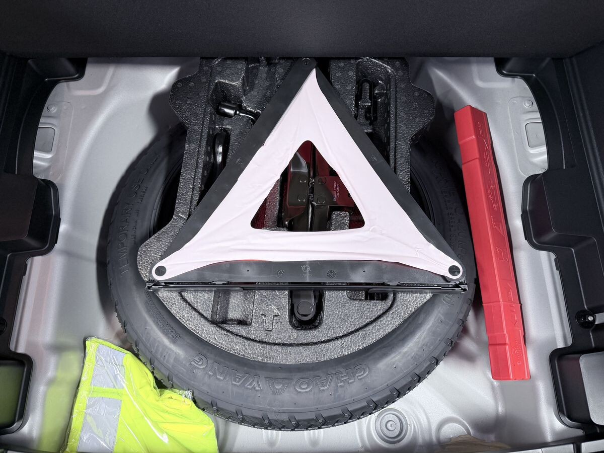 Geely Coolray 2025 - фото автомобиля