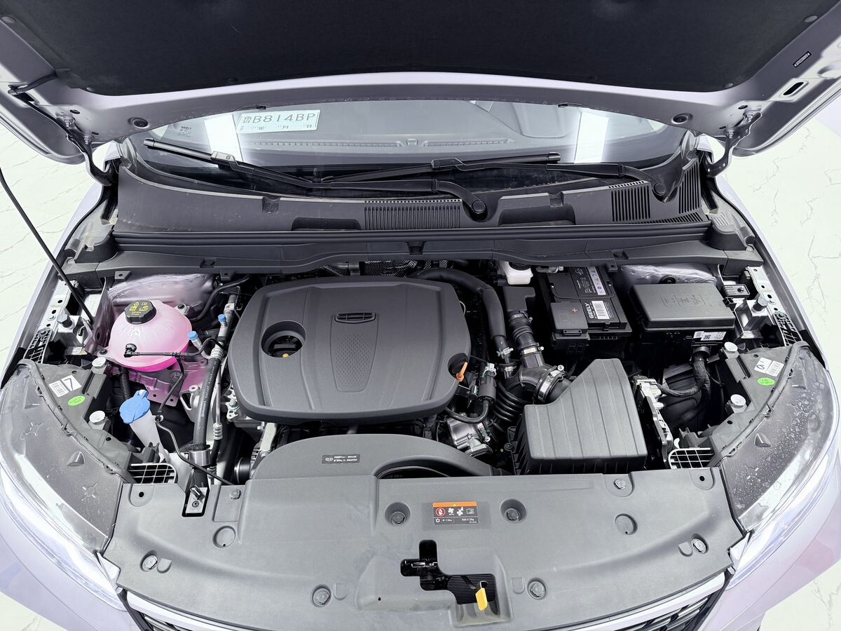 Geely Coolray 2025 - фото автомобиля