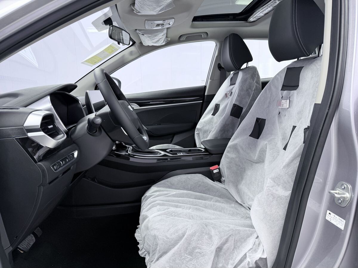 Geely Coolray 2025 - фото автомобиля