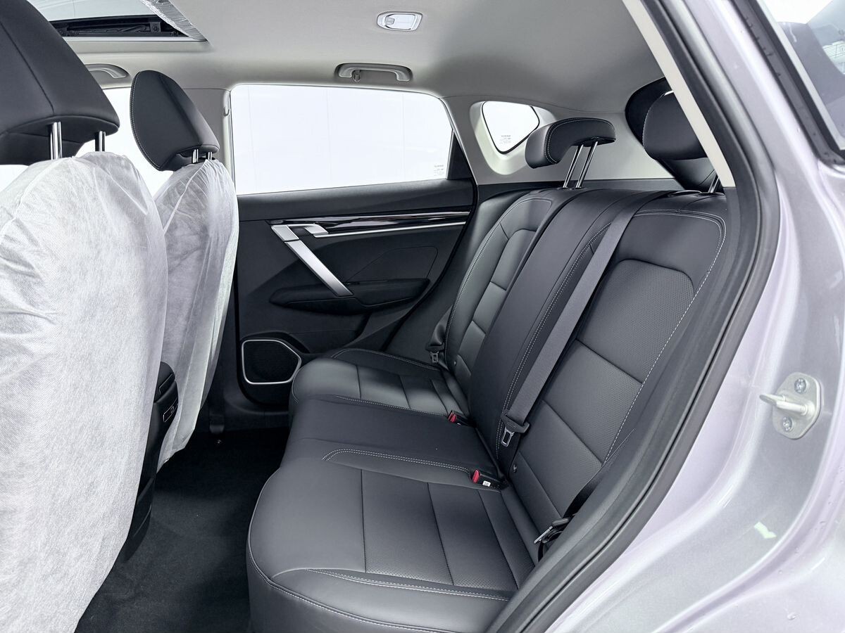 Geely Coolray 2025 - фото автомобиля