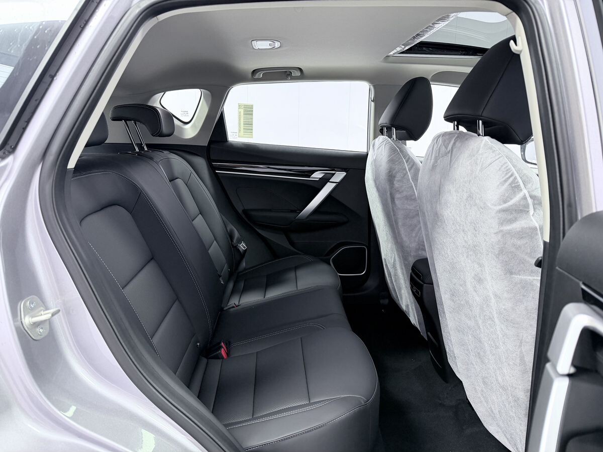 Geely Coolray 2025 - фото автомобиля