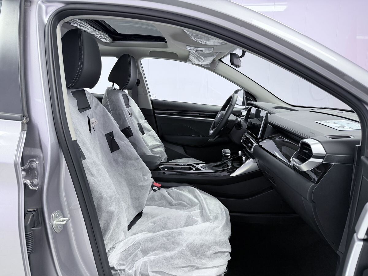 Geely Coolray 2025 - фото автомобиля