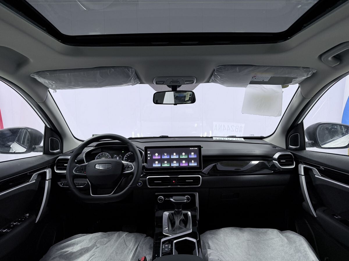 Geely Coolray 2025 - фото автомобиля