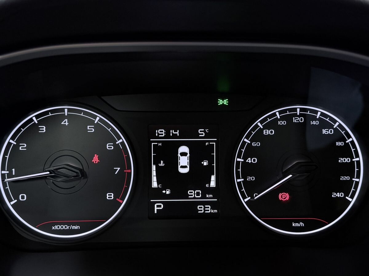 Geely Coolray 2025 - фото автомобиля