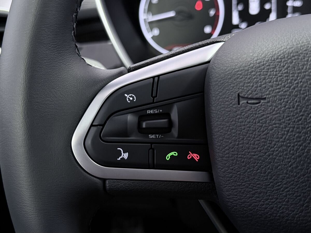 Geely Coolray 2025 - фото автомобиля