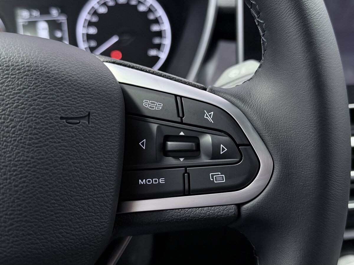 Geely Coolray 2025 - фото автомобиля