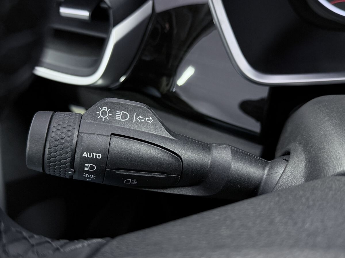 Geely Coolray 2025 - фото автомобиля