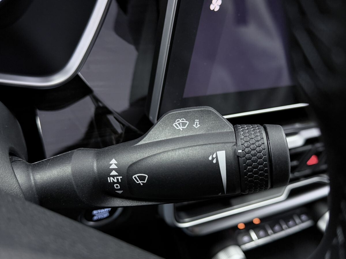 Geely Coolray 2025 - фото автомобиля