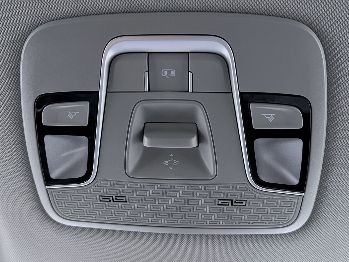 Geely Coolray 2025 - фото автомобиля