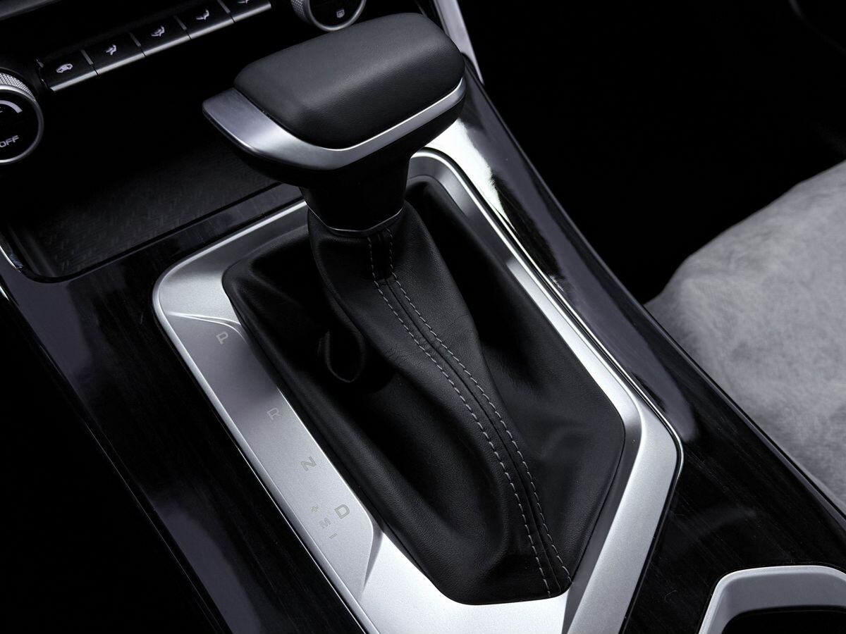 Geely Coolray 2025 - фото автомобиля