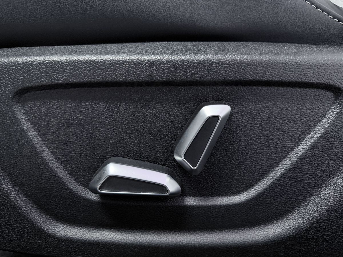 Geely Coolray 2025 - фото автомобиля