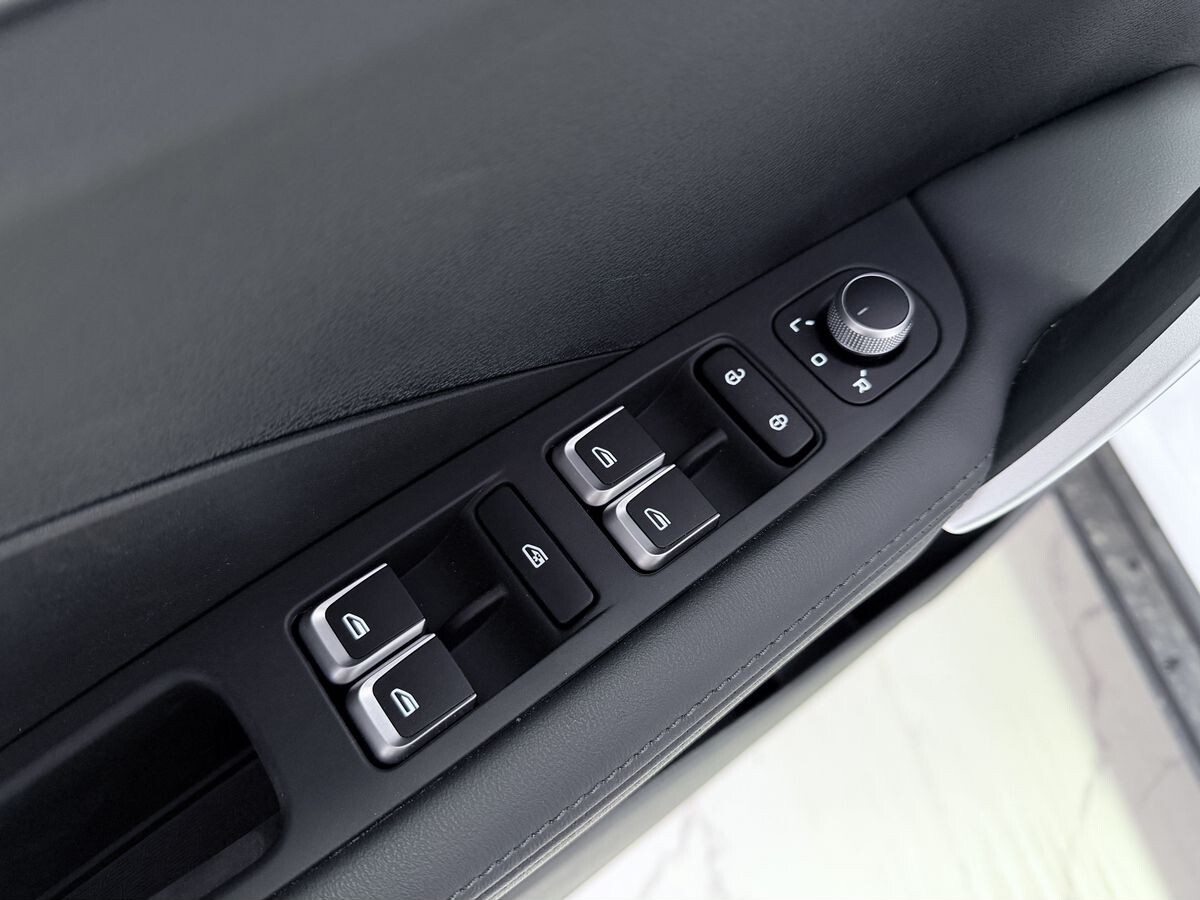 Geely Coolray 2025 - фото автомобиля