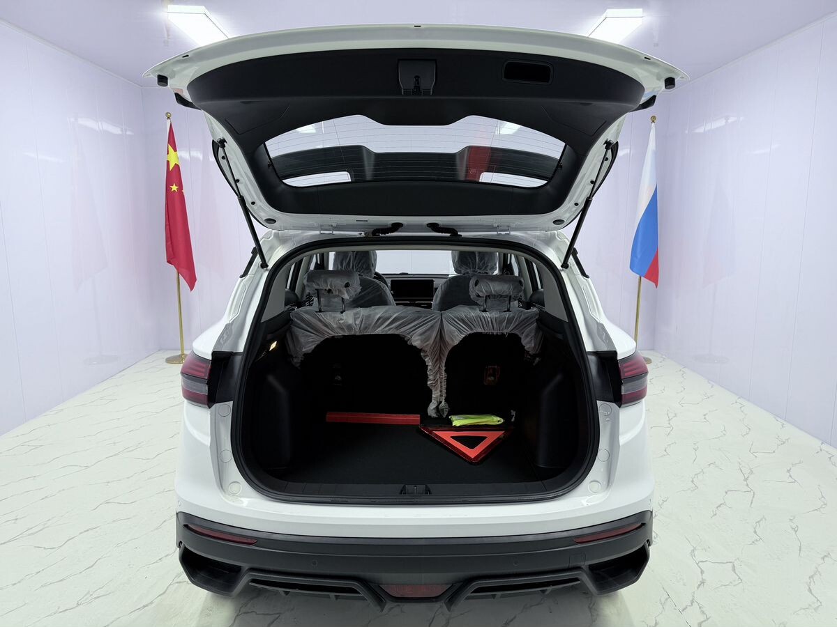 Geely Coolray 2025 - фото автомобиля