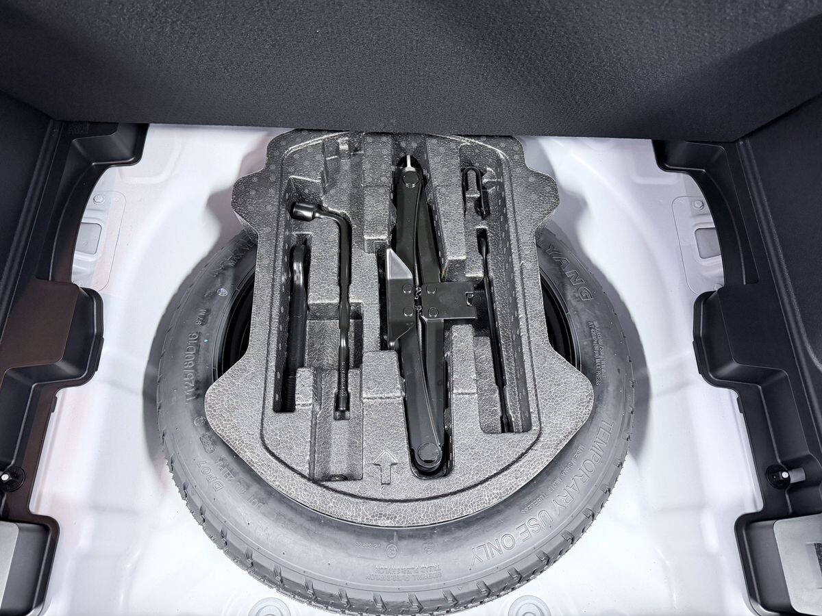 Geely Coolray 2025 - фото автомобиля