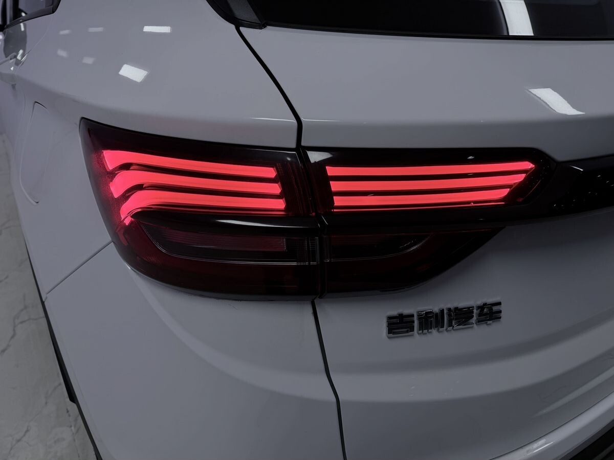 Geely Coolray 2025 - фото автомобиля