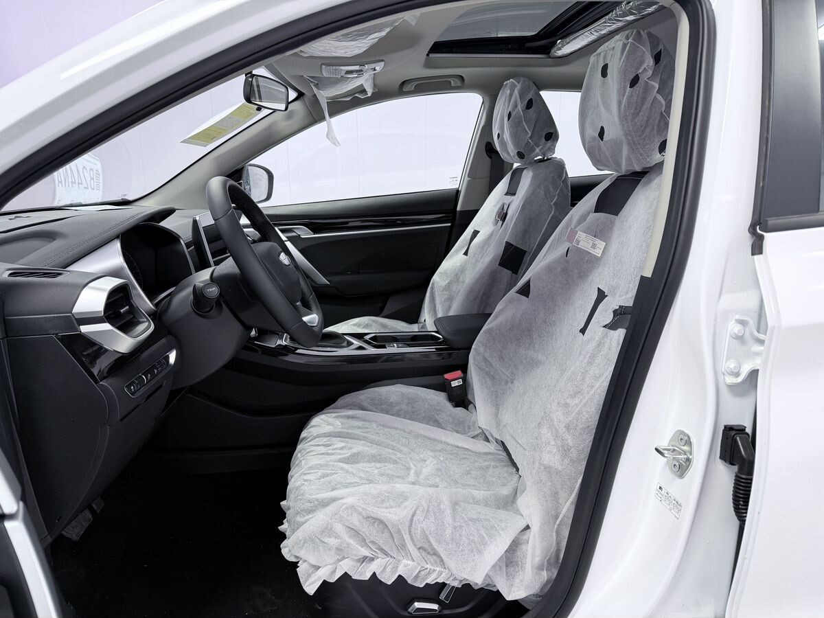 Geely Coolray 2025 - фото автомобиля