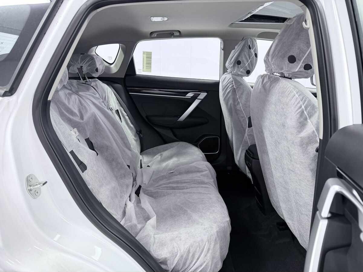 Geely Coolray 2025 - фото автомобиля