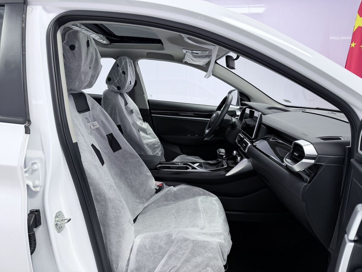 Geely Coolray 2025 - фото автомобиля