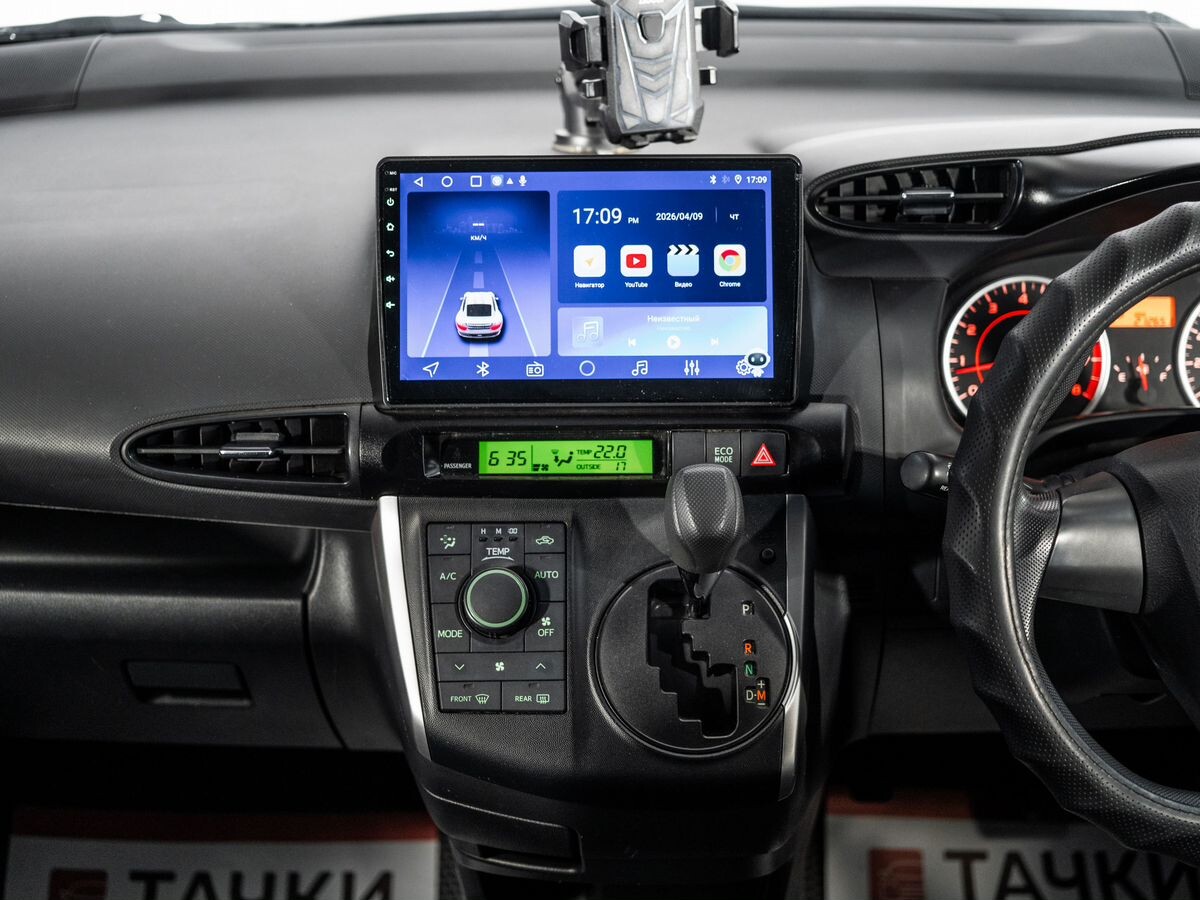 Toyota Wish 2013 - фото автомобиля