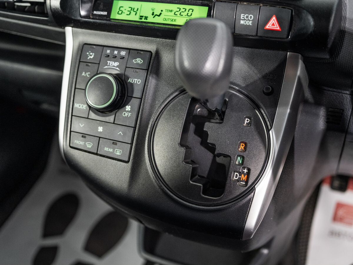 Toyota Wish 2013 - фото автомобиля