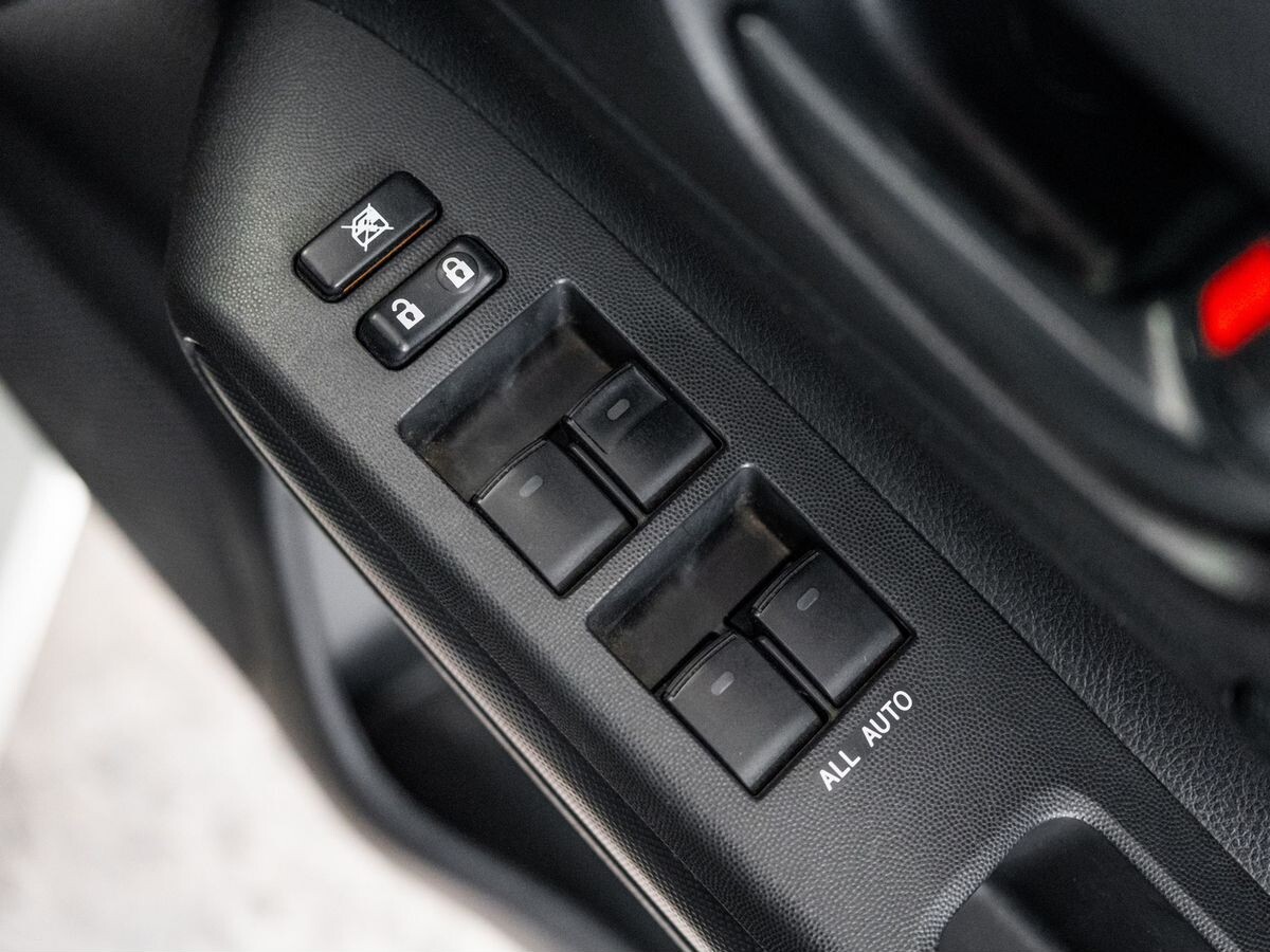 Toyota Wish 2013 - фото автомобиля