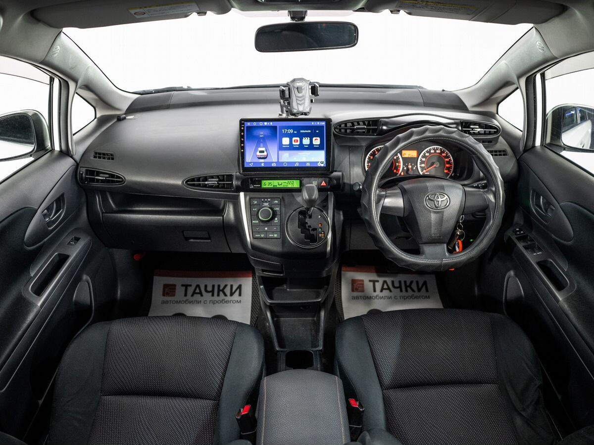Toyota Wish 2013 - фото автомобиля