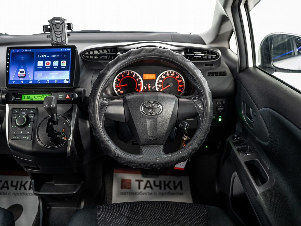 Toyota Wish 2013 - фото автомобиля