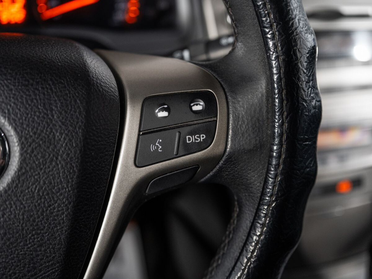 Toyota Avensis 2010 - фото автомобиля