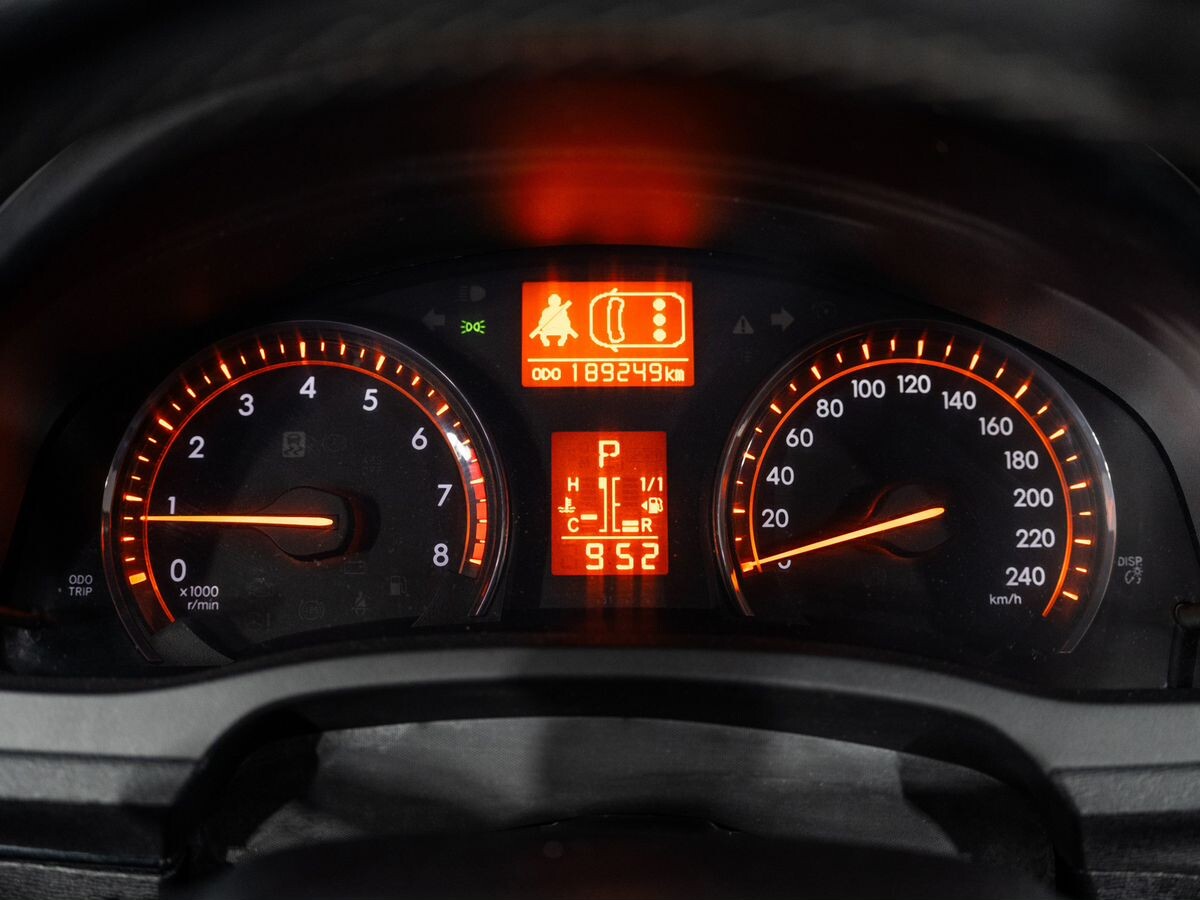 Toyota Avensis 2010 - фото автомобиля