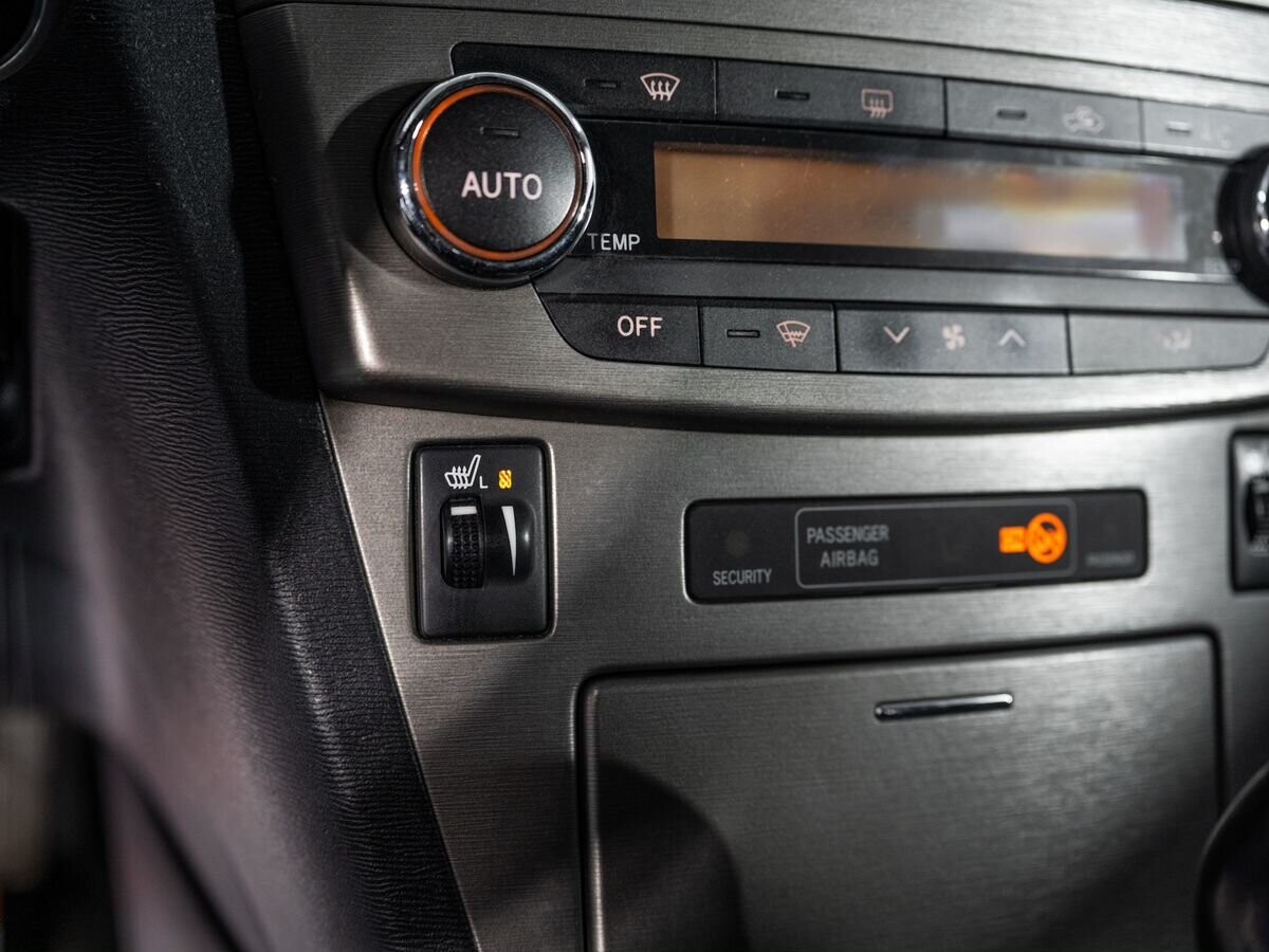 Toyota Avensis 2010 - фото автомобиля