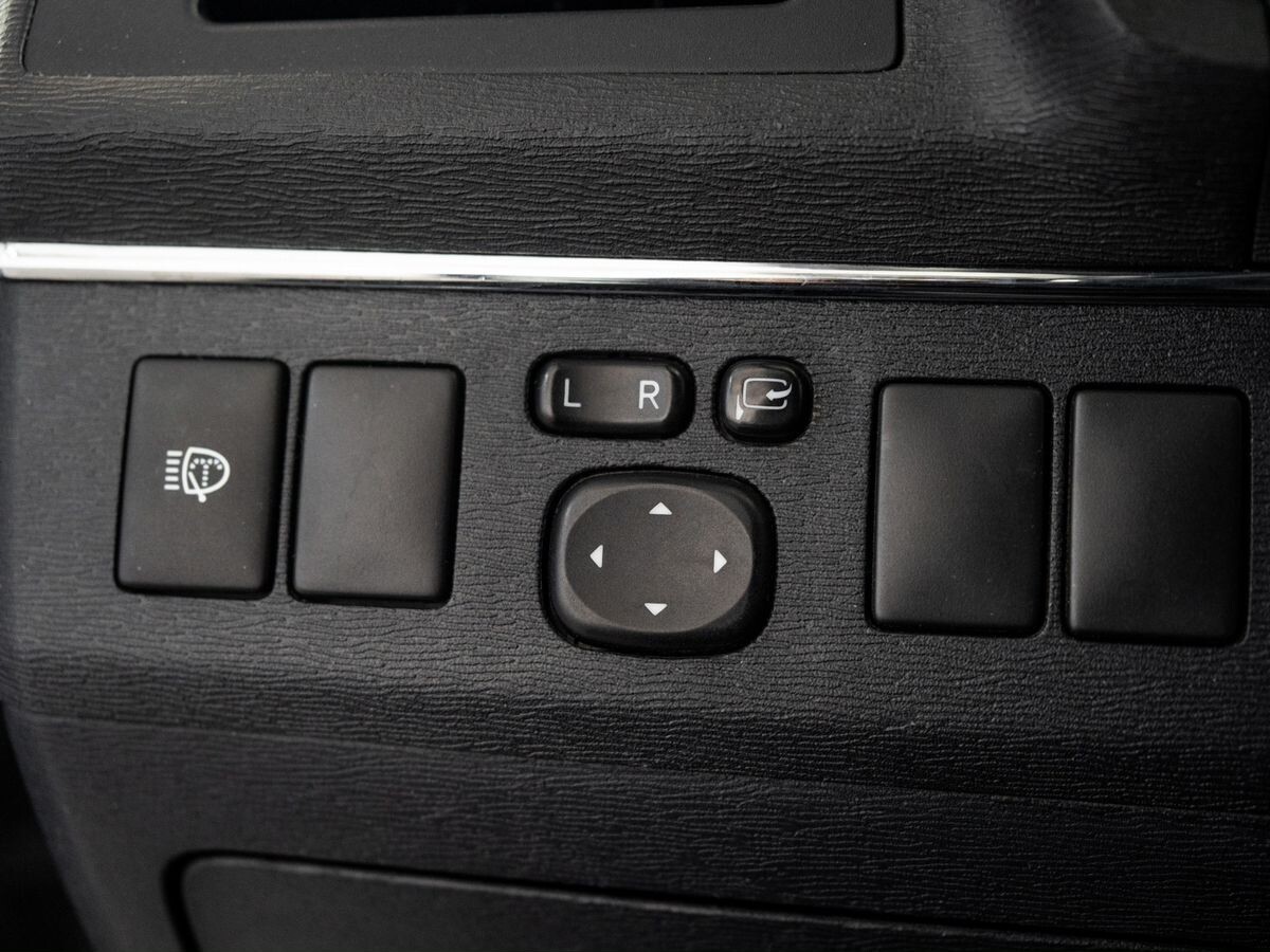 Toyota Avensis 2010 - фото автомобиля