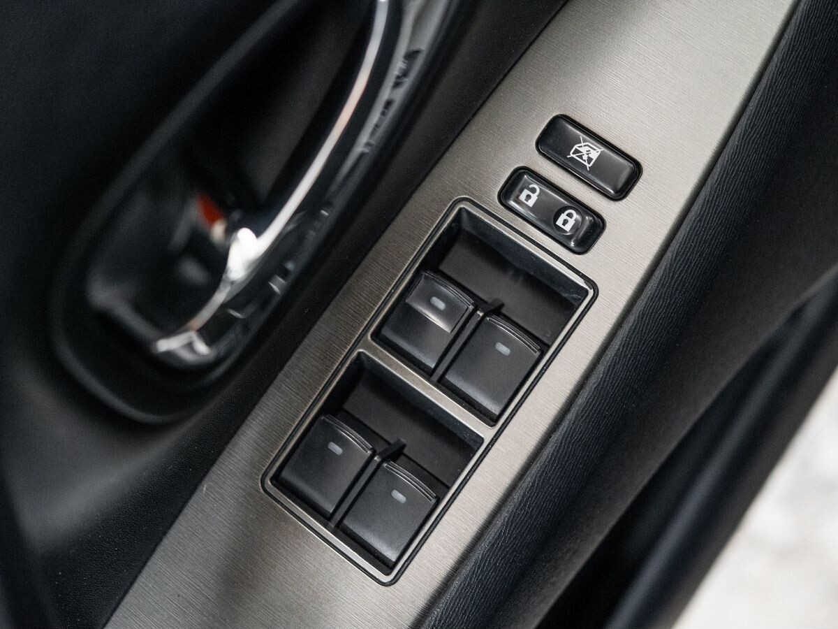 Toyota Avensis 2010 - фото автомобиля